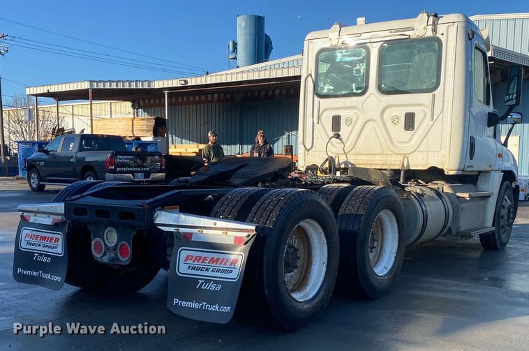 image for item DL7020 2012 Freightliner Cascadia  semi truck