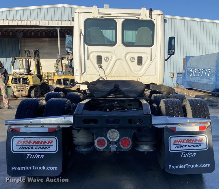 image for item DL7020 2012 Freightliner Cascadia  semi truck