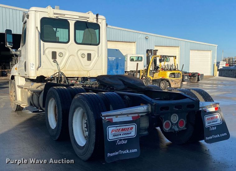 image for item DL7020 2012 Freightliner Cascadia  semi truck