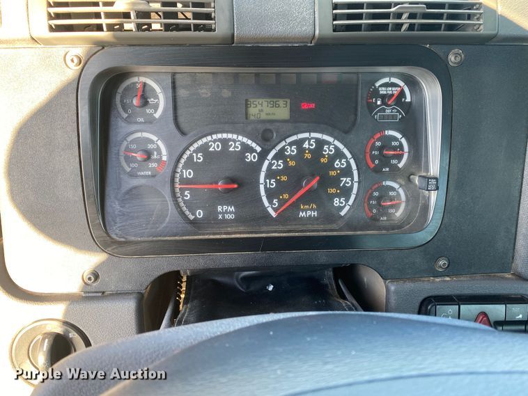 image for item DL7020 2012 Freightliner Cascadia  semi truck