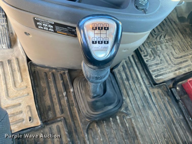 image for item DL7020 2012 Freightliner Cascadia  semi truck