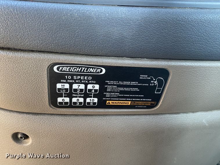 image for item DL7020 2012 Freightliner Cascadia  semi truck