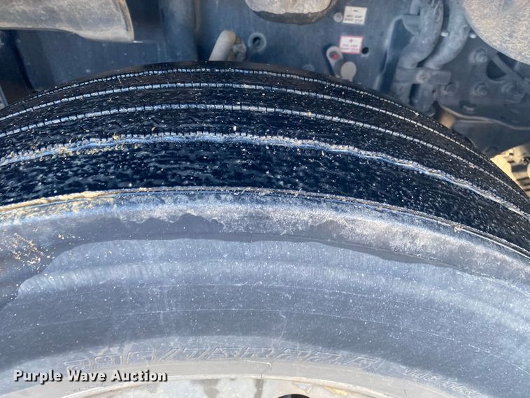 image for item DL7020 2012 Freightliner Cascadia  semi truck