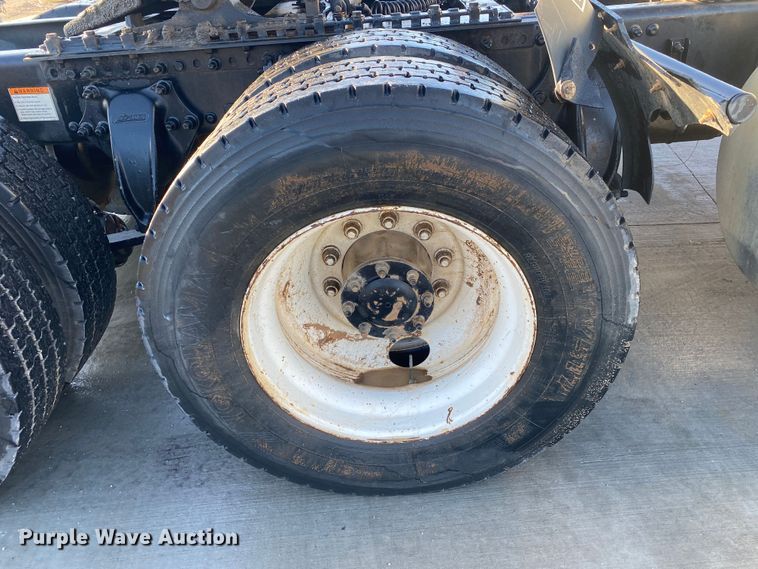 image for item DL7020 2012 Freightliner Cascadia  semi truck