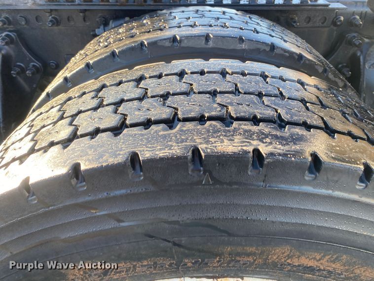 image for item DL7020 2012 Freightliner Cascadia  semi truck