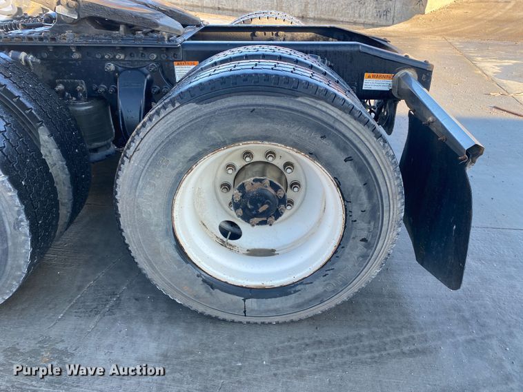 image for item DL7020 2012 Freightliner Cascadia  semi truck