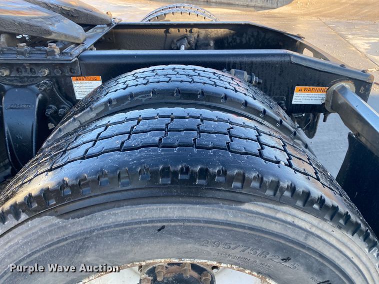 image for item DL7020 2012 Freightliner Cascadia  semi truck