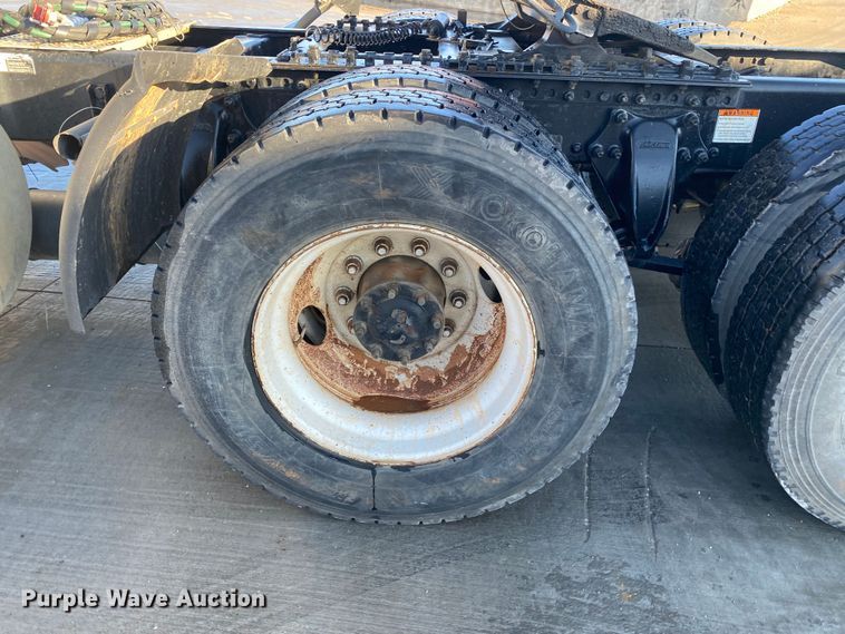 image for item DL7020 2012 Freightliner Cascadia  semi truck