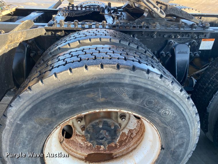 image for item DL7020 2012 Freightliner Cascadia  semi truck