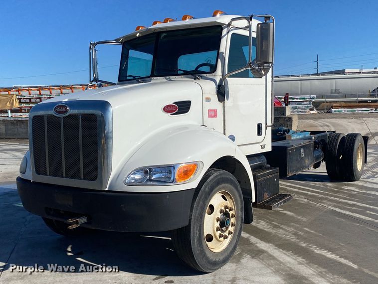 image for item DL7021 2014 Peterbilt 330  truck cab and chassis