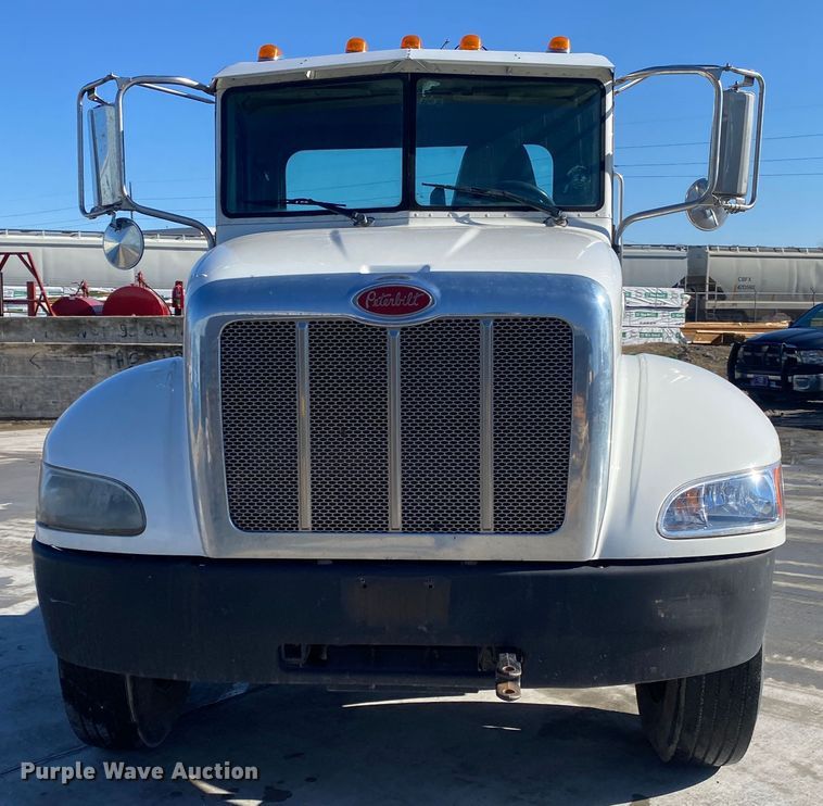 image for item DL7021 2014 Peterbilt 330  truck cab and chassis