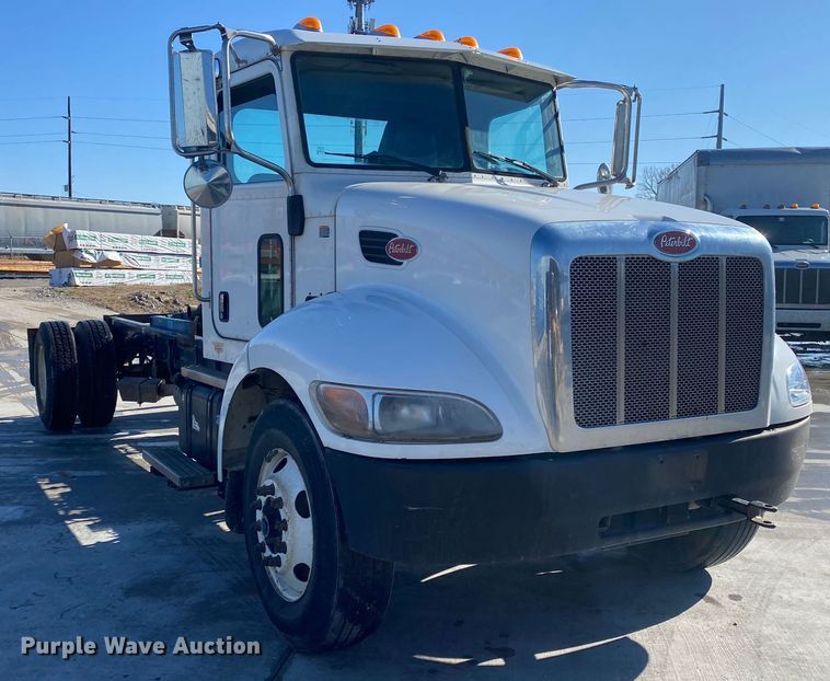 image for item DL7021 2014 Peterbilt 330  truck cab and chassis