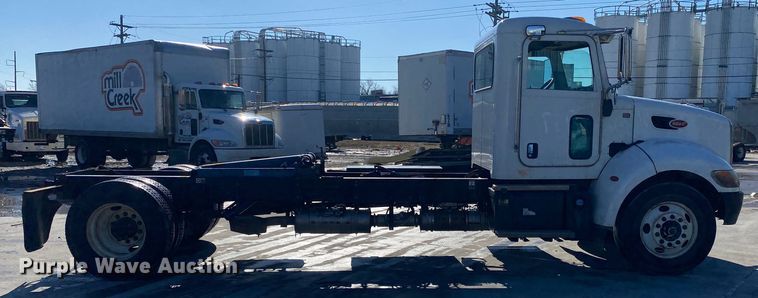 image for item DL7021 2014 Peterbilt 330  truck cab and chassis