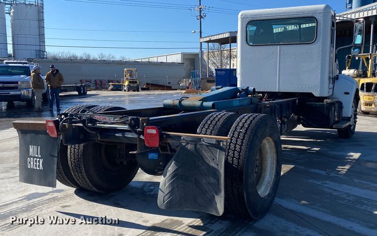 image for item DL7021 2014 Peterbilt 330  truck cab and chassis