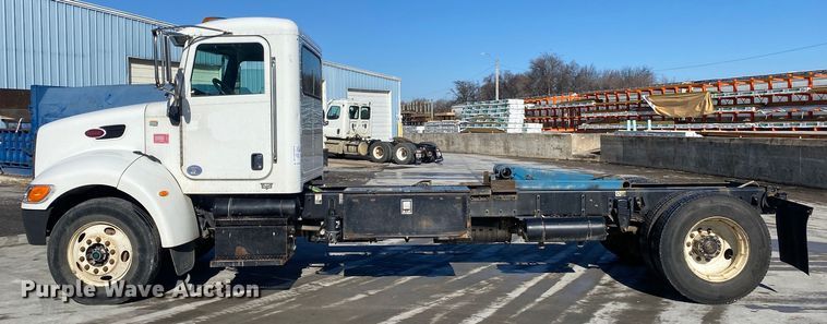 image for item DL7021 2014 Peterbilt 330  truck cab and chassis