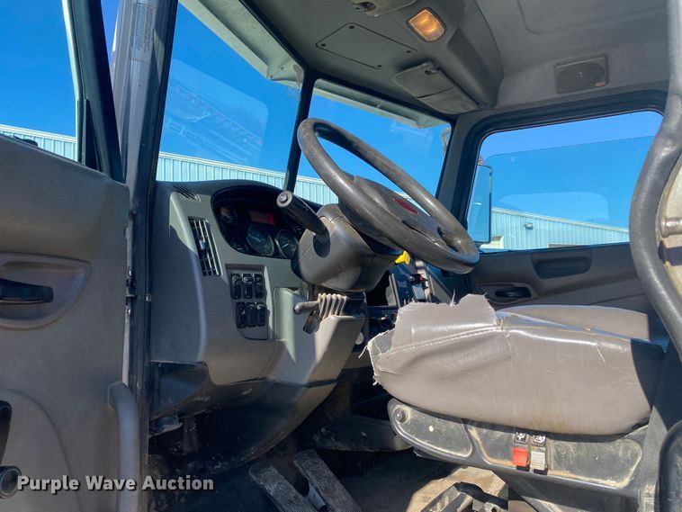 image for item DL7021 2014 Peterbilt 330  truck cab and chassis