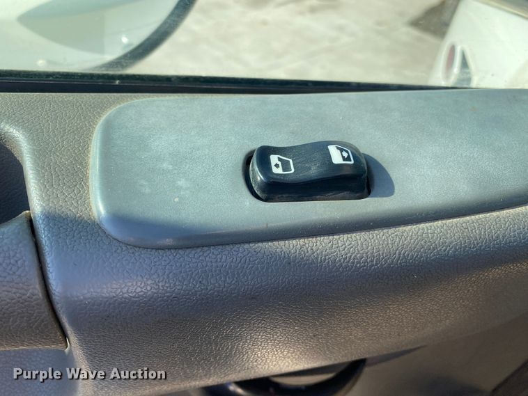 image for item DL7021 2014 Peterbilt 330  truck cab and chassis