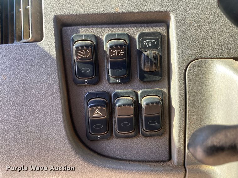 image for item DL7021 2014 Peterbilt 330  truck cab and chassis