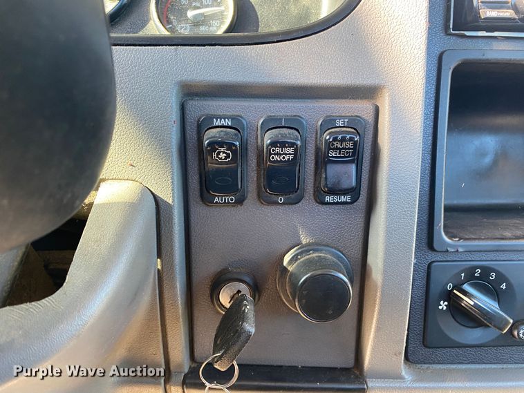 image for item DL7021 2014 Peterbilt 330  truck cab and chassis