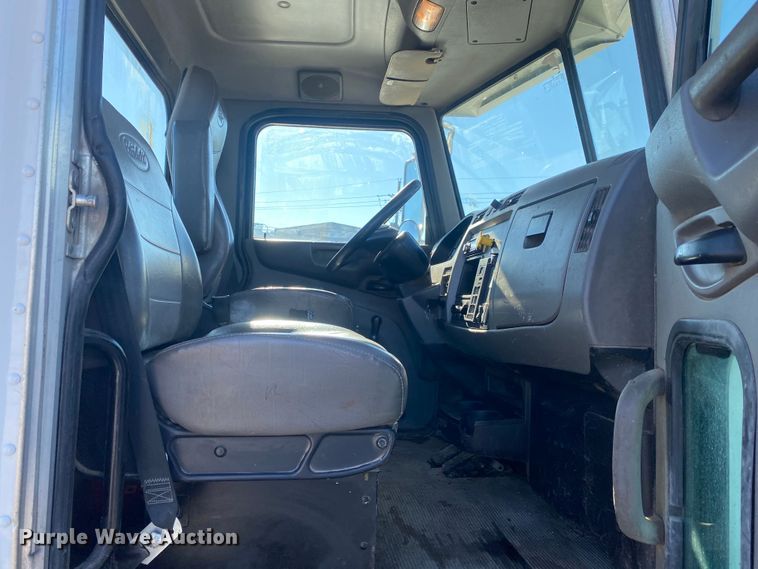 image for item DL7021 2014 Peterbilt 330  truck cab and chassis