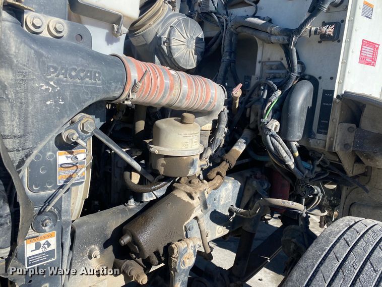 image for item DL7021 2014 Peterbilt 330  truck cab and chassis