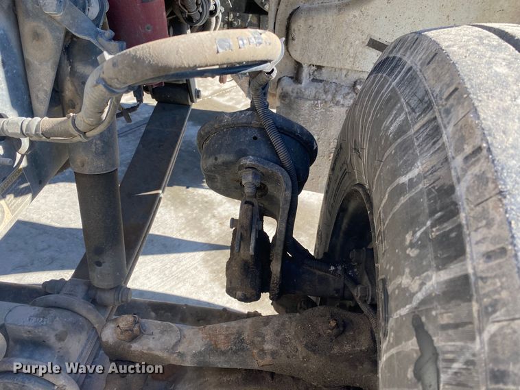 image for item DL7021 2014 Peterbilt 330  truck cab and chassis