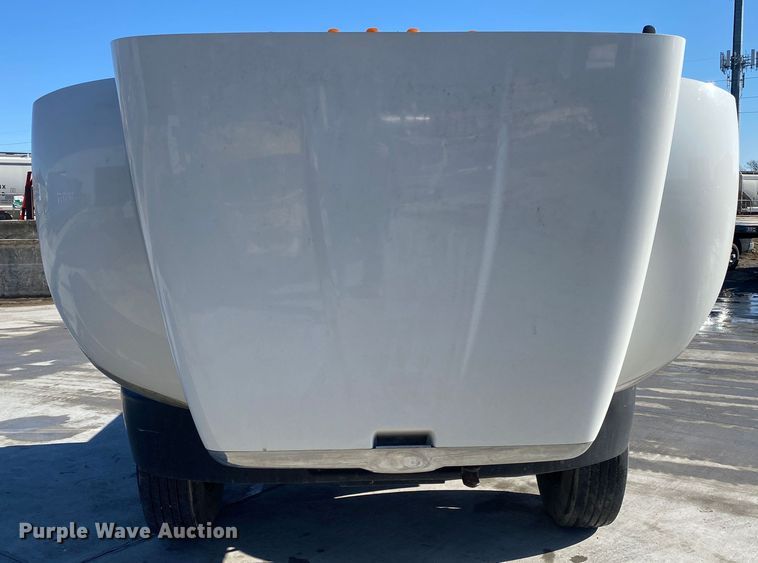 image for item DL7021 2014 Peterbilt 330  truck cab and chassis