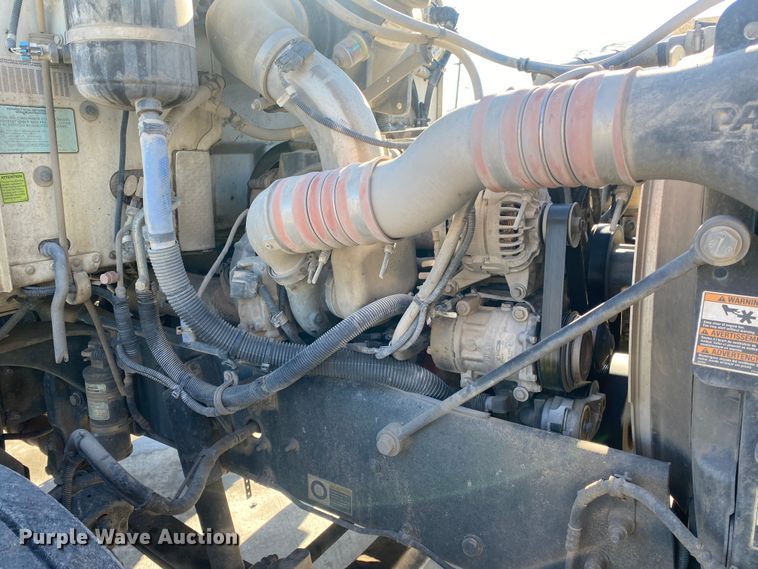 image for item DL7021 2014 Peterbilt 330  truck cab and chassis