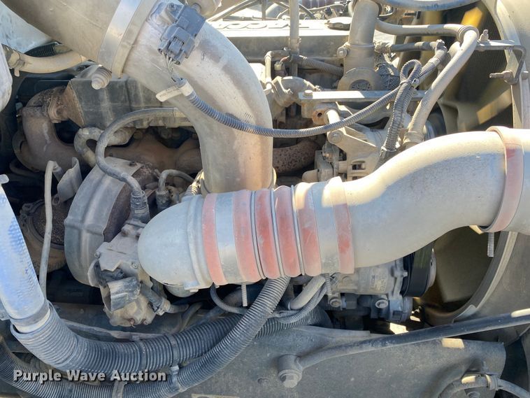 image for item DL7021 2014 Peterbilt 330  truck cab and chassis