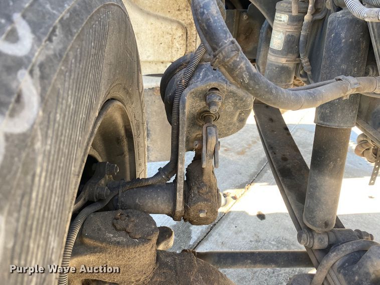 image for item DL7021 2014 Peterbilt 330  truck cab and chassis