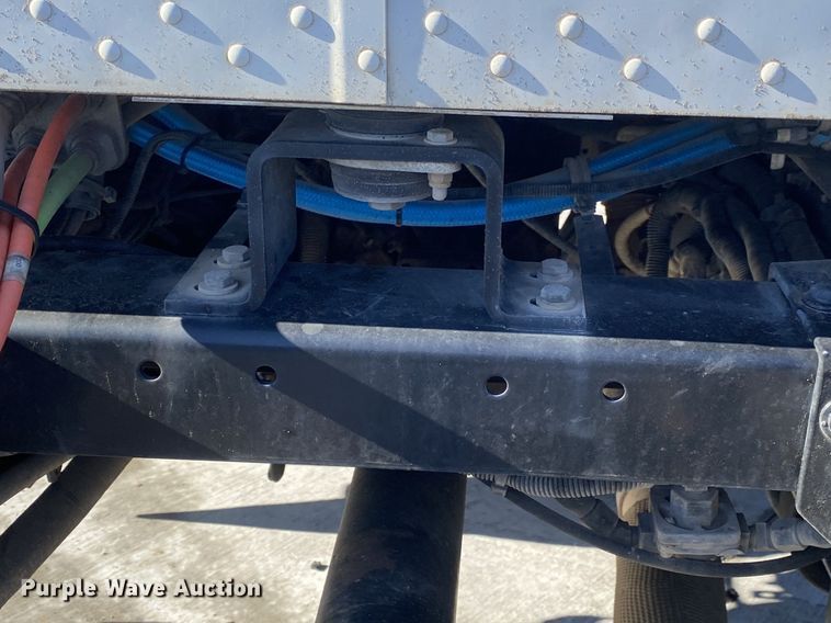 image for item DL7021 2014 Peterbilt 330  truck cab and chassis