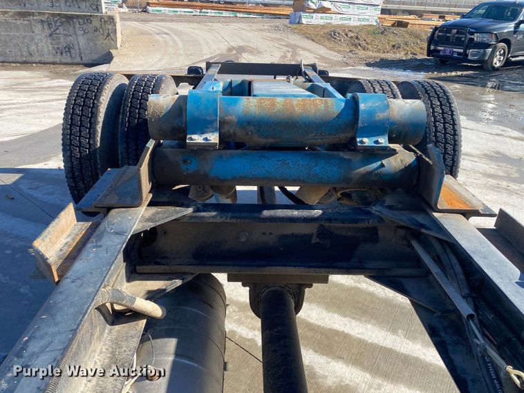 image for item DL7021 2014 Peterbilt 330  truck cab and chassis