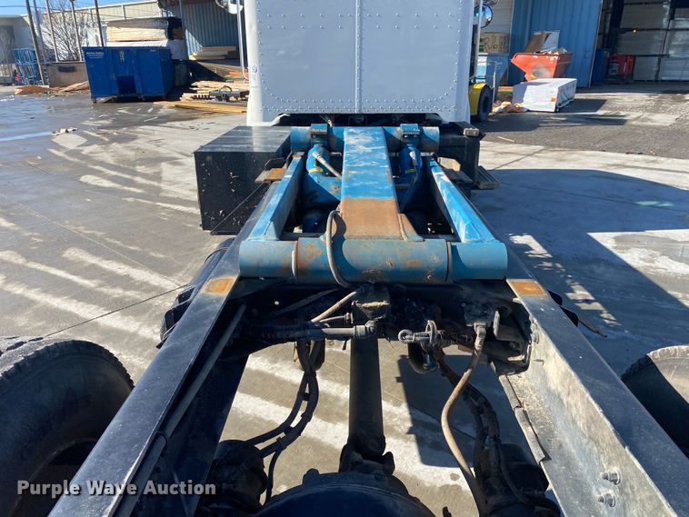 image for item DL7021 2014 Peterbilt 330  truck cab and chassis