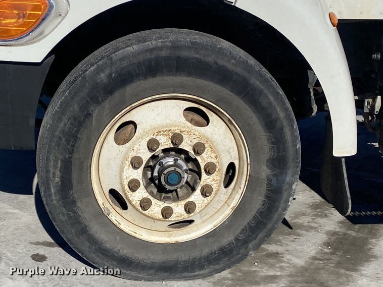 image for item DL7021 2014 Peterbilt 330  truck cab and chassis