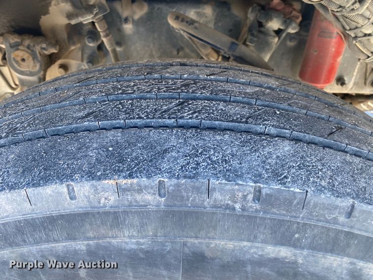 image for item DL7021 2014 Peterbilt 330  truck cab and chassis