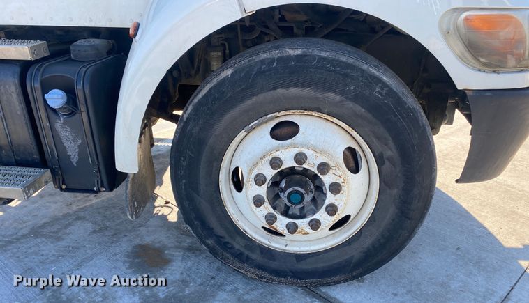 image for item DL7021 2014 Peterbilt 330  truck cab and chassis