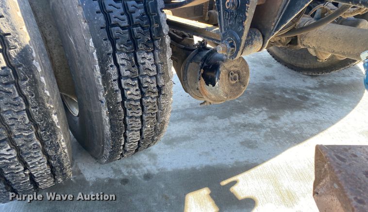 image for item DL7021 2014 Peterbilt 330  truck cab and chassis