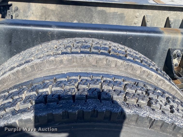 image for item DL7021 2014 Peterbilt 330  truck cab and chassis