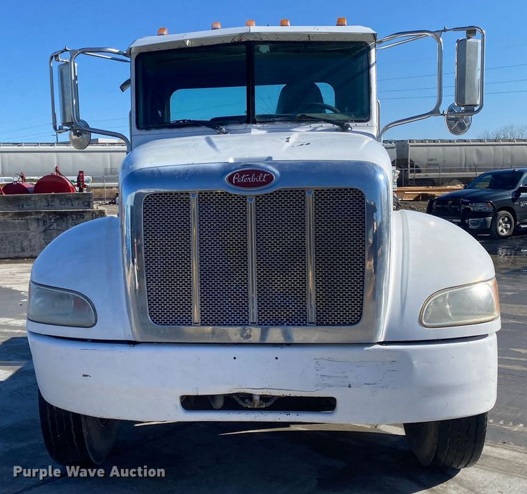 image for item DL7022 2008 Peterbilt 335  truck cab and chassis