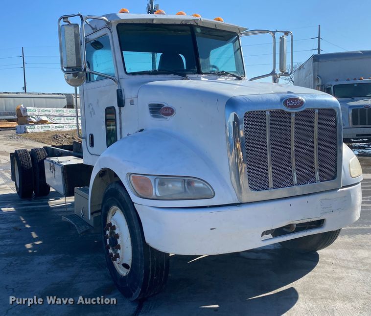 image for item DL7022 2008 Peterbilt 335  truck cab and chassis
