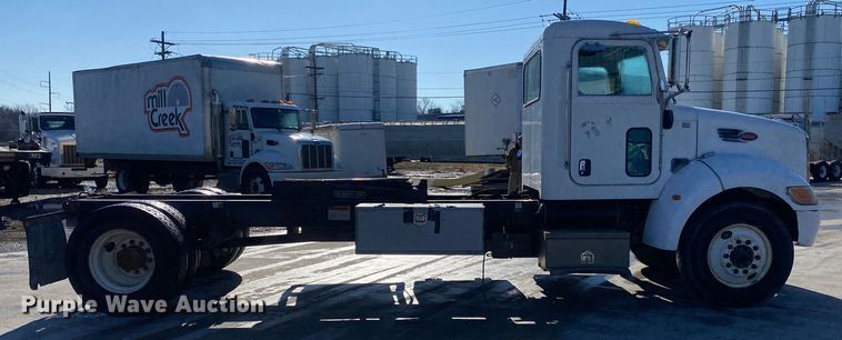 image for item DL7022 2008 Peterbilt 335  truck cab and chassis