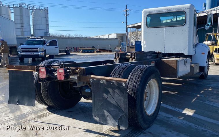 image for item DL7022 2008 Peterbilt 335  truck cab and chassis