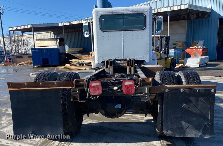 image for item DL7022 2008 Peterbilt 335  truck cab and chassis