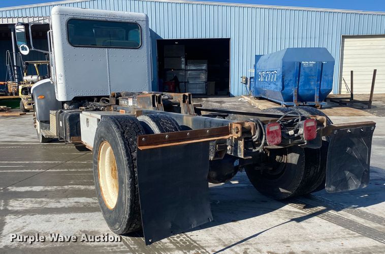 image for item DL7022 2008 Peterbilt 335  truck cab and chassis