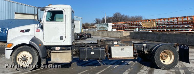 image for item DL7022 2008 Peterbilt 335  truck cab and chassis