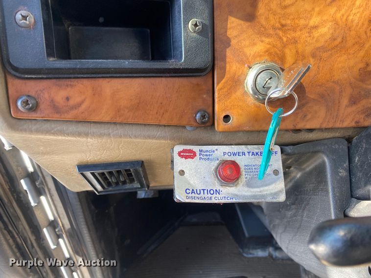 image for item DL7022 2008 Peterbilt 335  truck cab and chassis