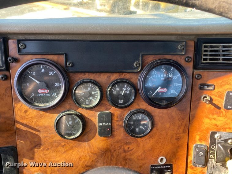 image for item DL7022 2008 Peterbilt 335  truck cab and chassis