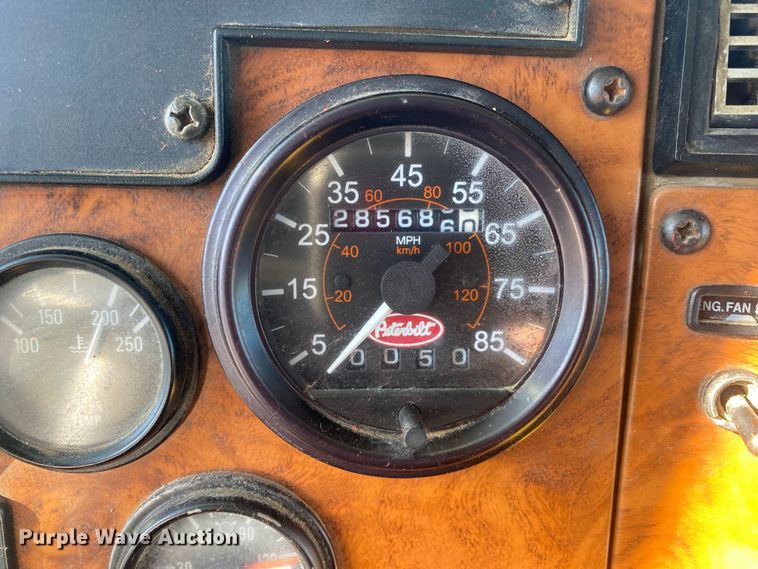 image for item DL7022 2008 Peterbilt 335  truck cab and chassis