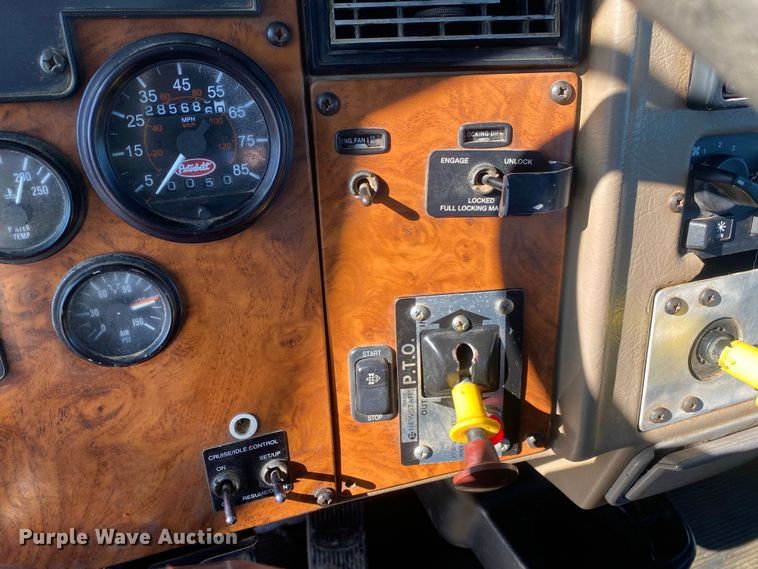 image for item DL7022 2008 Peterbilt 335  truck cab and chassis