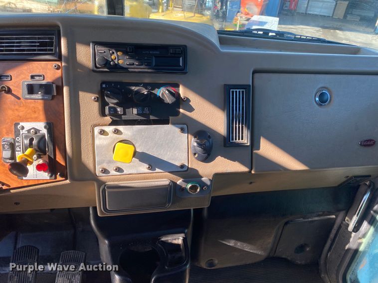 image for item DL7022 2008 Peterbilt 335  truck cab and chassis